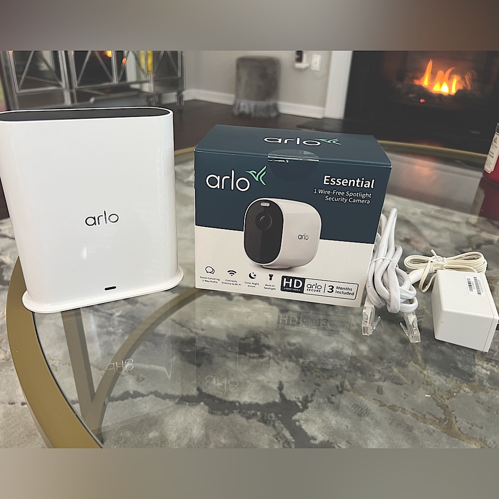 Arlo Essential Outdoor Camera and Apple HomeKit Hub.
